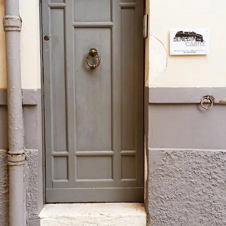 Guest house Beneath The Castle *